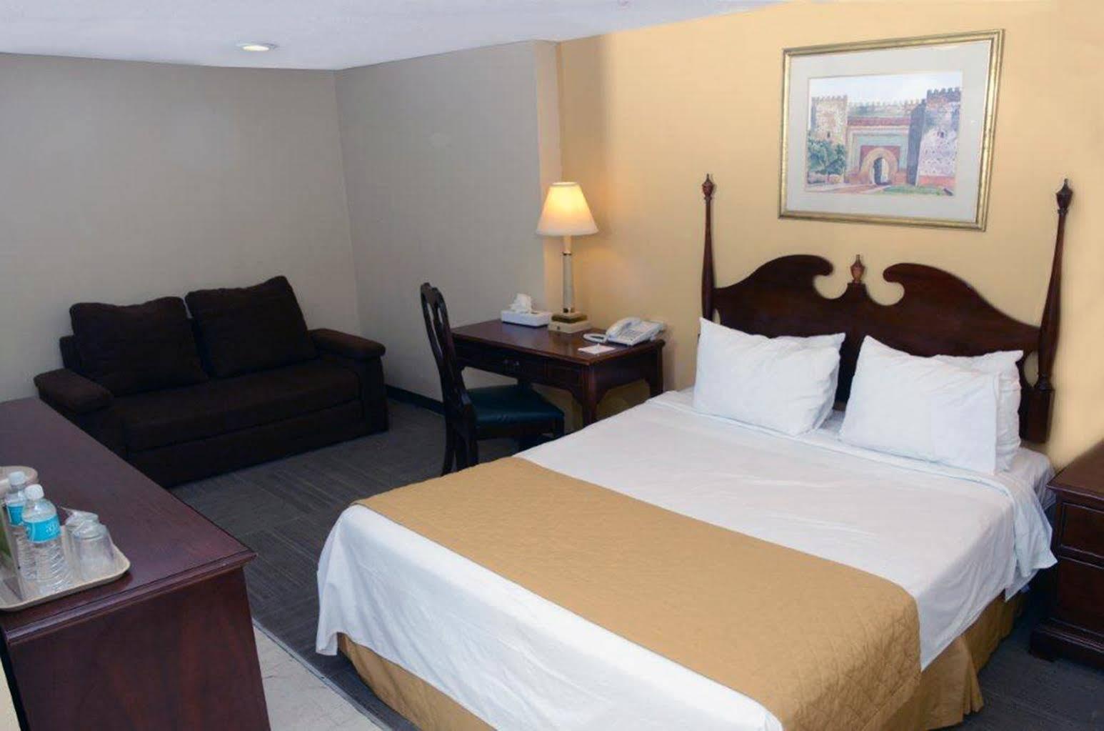 Hotel Plaza Calzada Monterrey Ngoại thất bức ảnh