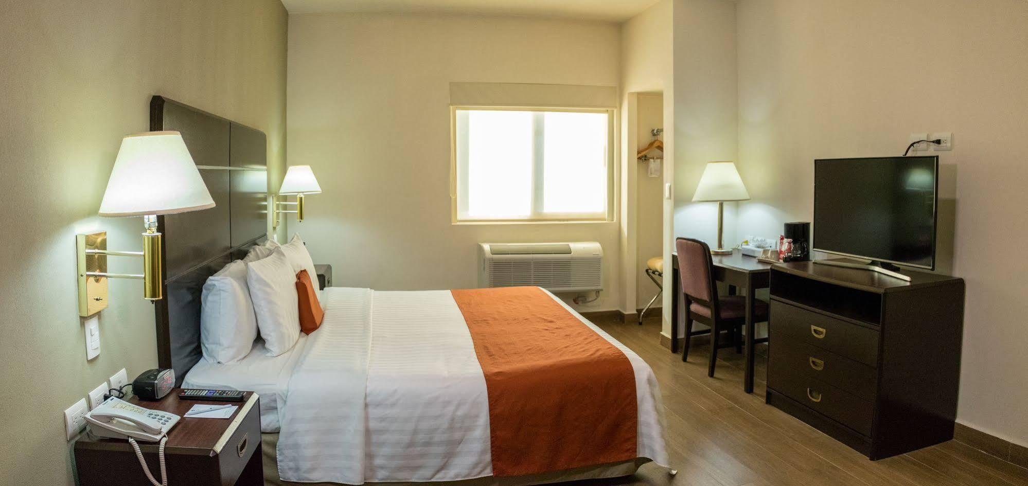 Hotel Plaza Calzada Monterrey Ngoại thất bức ảnh