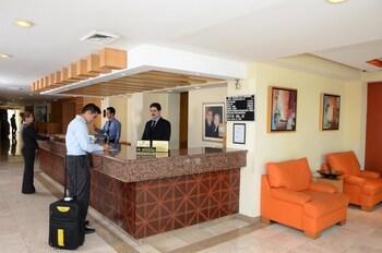 Hotel Plaza Calzada Monterrey Ngoại thất bức ảnh