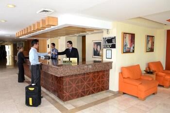 Hotel Plaza Calzada Monterrey Ngoại thất bức ảnh