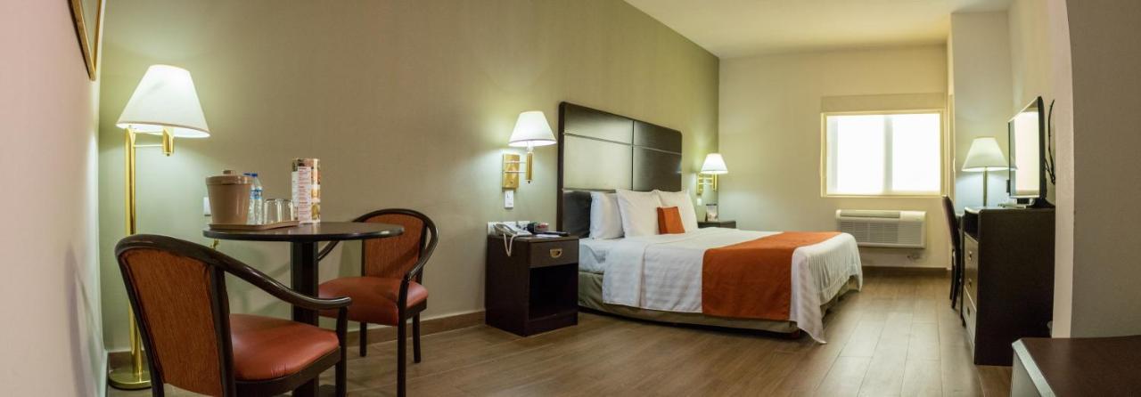 Hotel Plaza Calzada Monterrey Ngoại thất bức ảnh