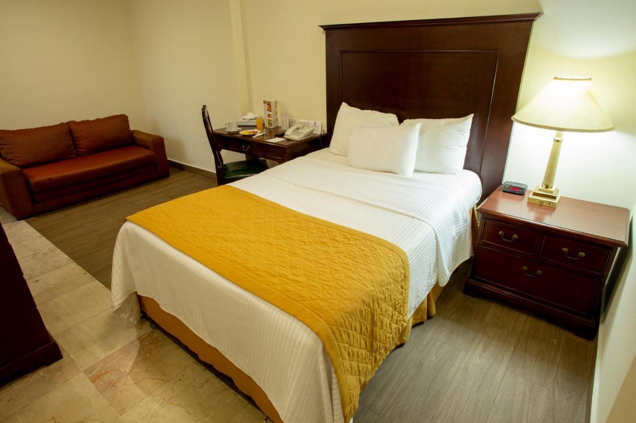 Hotel Plaza Calzada Monterrey Ngoại thất bức ảnh